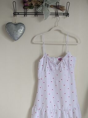 ❤️ Francesca's Collections White Mini Dress with Red Heart Print ❤️